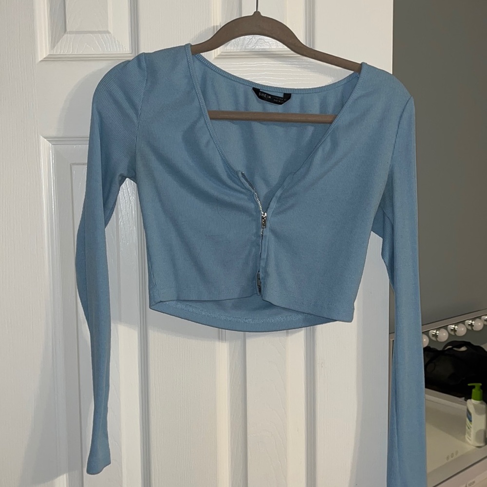 Blue long sleeve crop top